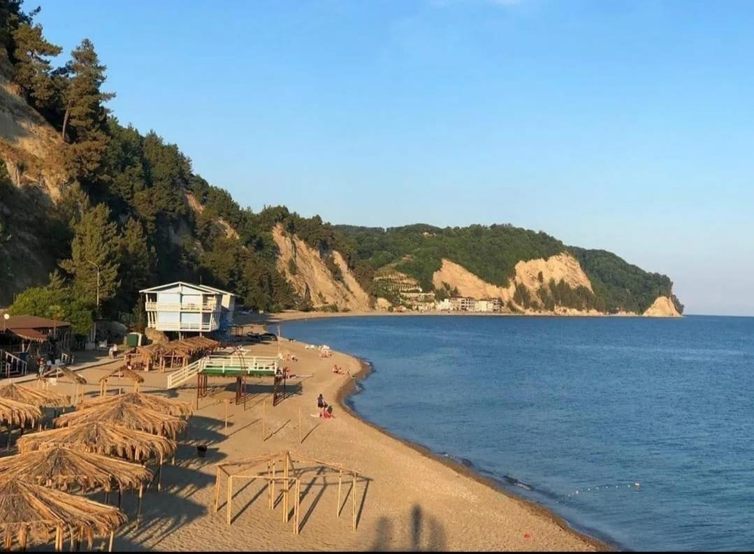 Zolotaya Buhta 10 Hotel Pitsunda Exterior foto